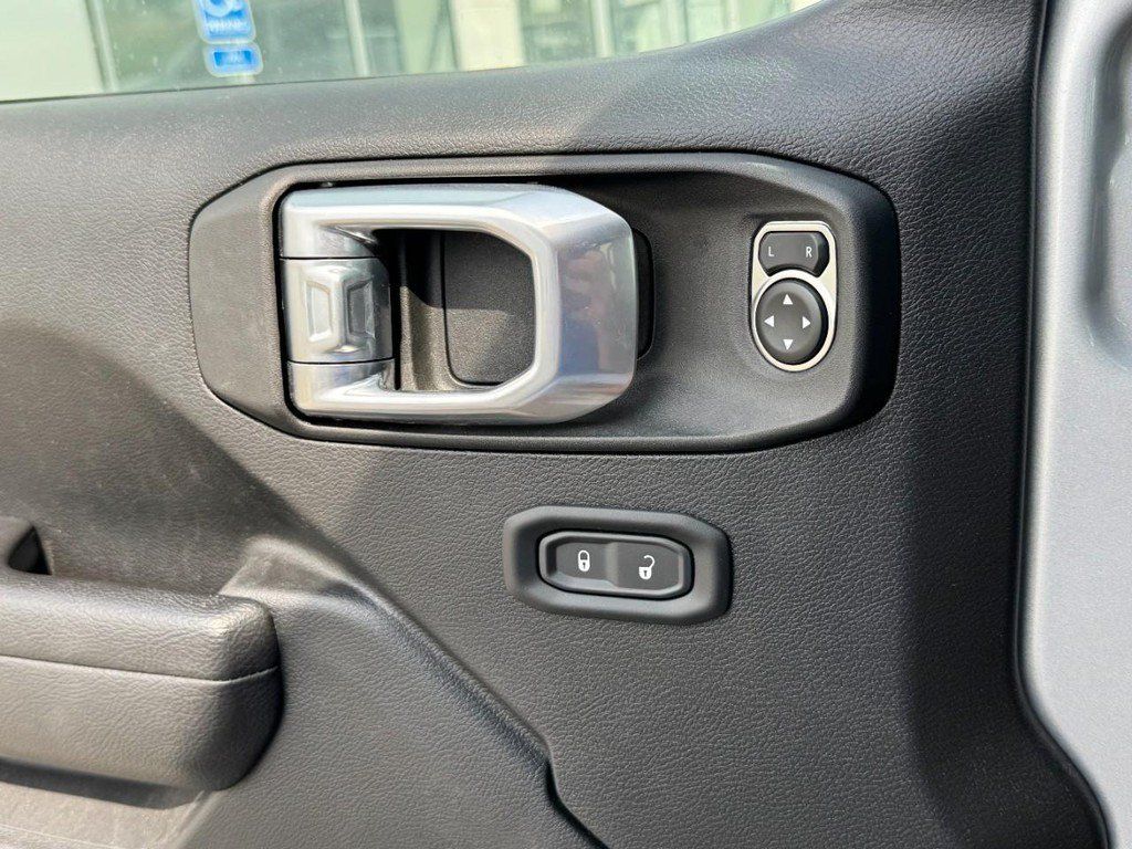 Used 2022 Jeep Wrangler Unlimited Sport AWD/4WD image 19