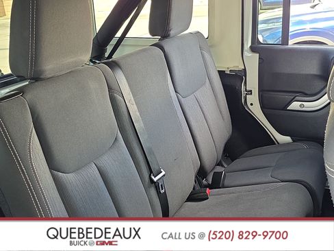 Used 2016 Jeep Wrangler Unlimited Rubicon w/ Connectivity Group AWD/4WD image 24