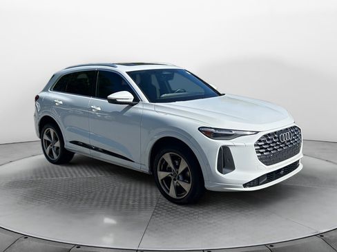 Certified 2025 Audi Q5 Premium w/ Premium Plus AWD/4WD image 1