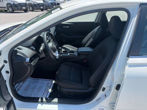 Used 2025 Nissan Altima 2.5 SV FWD image 10