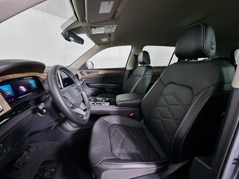 Used 2025 Volkswagen Atlas SE image 13