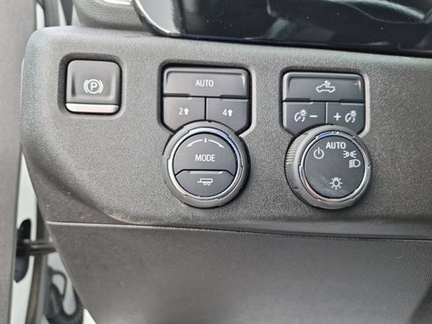 Used 2025 Chevrolet Silverado 1500 LT AWD/4WD image 20