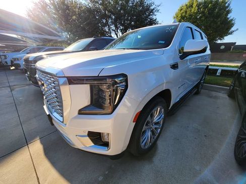 Used 2024 GMC Yukon Denali w/ Advanced Technology Package AWD/4WD image 3