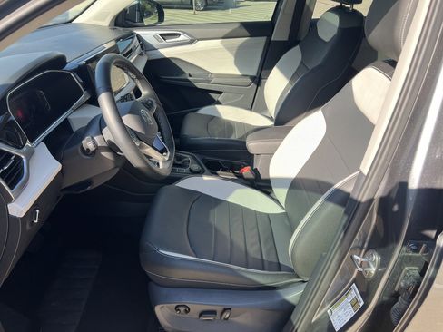 Certified 2025 Volkswagen Taos SEL image 16