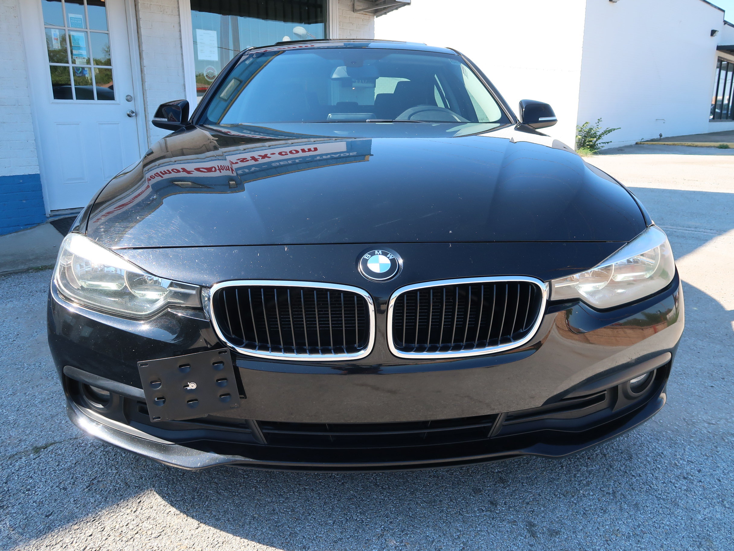Used 2017 BMW 320i Sedan RWD image 9