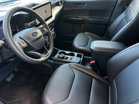 Certified 2025 Ford Maverick Lariat w/ Black Appearance Package image 9