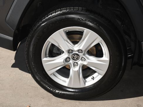 Used 2021 Toyota RAV4 XLE image 20