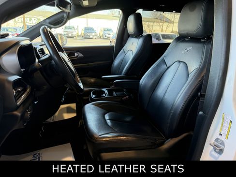 Used 2019 Chrysler Pacifica Touring-L w/ S Appearance Package image 12