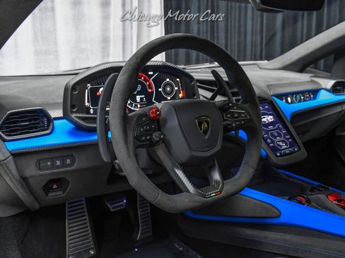 Used 2025 Lamborghini Revuelto image 8