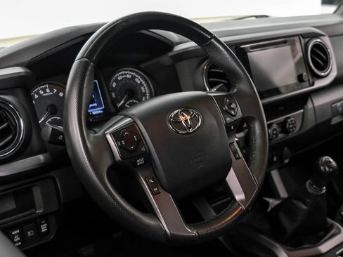 Used 2019 Toyota Tacoma TRD Off-Road AWD/4WD image 14