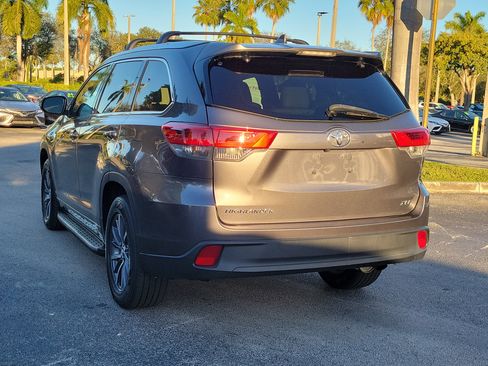 Used 2017 Toyota Highlander XLE image 7