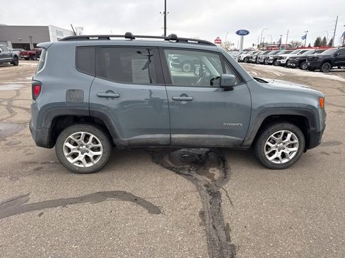 Used 2018 Jeep Renegade Latitude image 9