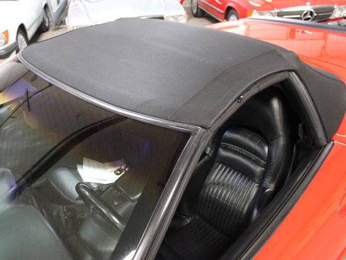 Used 2004 Chevrolet Corvette Convertible w/ Preferred Equipment Group image 19