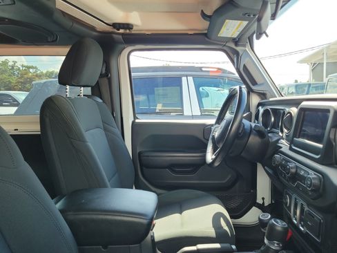 Used 2021 Jeep Wrangler Sport AWD/4WD image 9