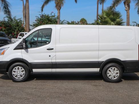 Used 2019 Ford Transit 150 130 Low Roof w/ Exterior Upgrade Package RWD image 5