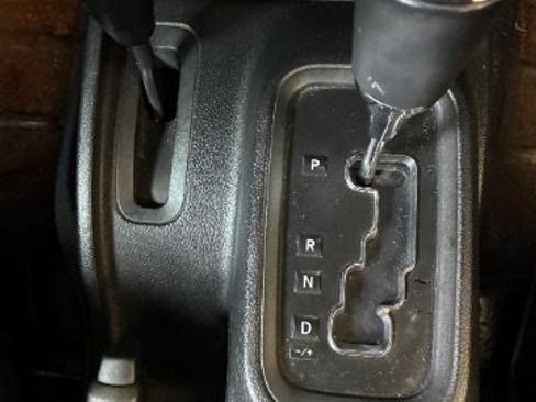 Used 2017 Jeep Wrangler Unlimited Sport w/ Connectivity Group AWD/4WD image 19