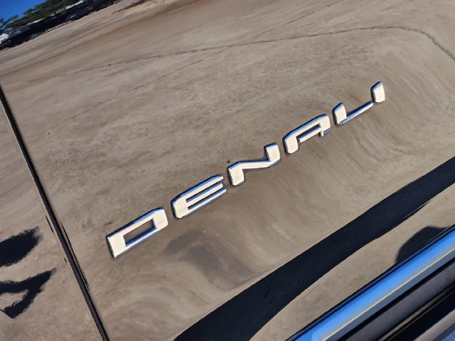 Used 2023 GMC Yukon Denali AWD/4WD image 12