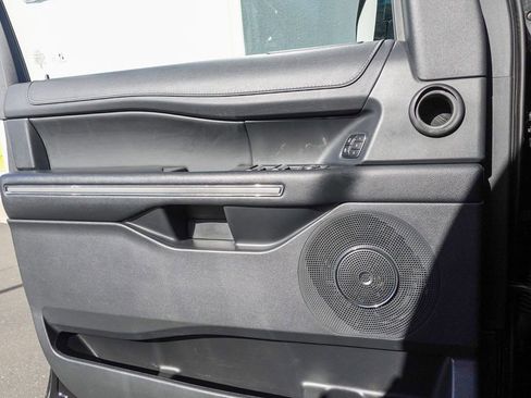 Used 2024 Ford Expedition XLT image 14