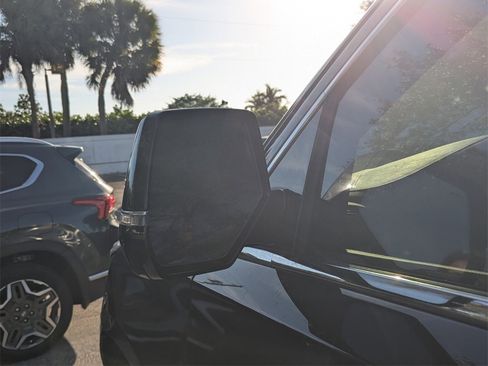 Used 2019 Cadillac Escalade Premium Luxury image 20