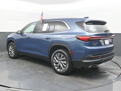 Used 2025 Buick Enclave Preferred FWD image 8
