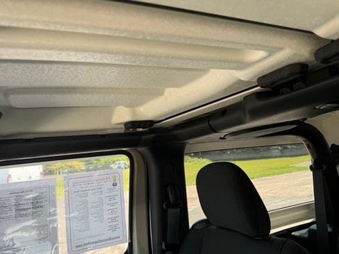 Certified 2022 Jeep Wrangler Sport AWD/4WD image 35