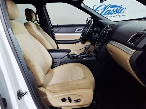 Used 2017 Ford Explorer XLT w/ Equipment Group 201A image 13