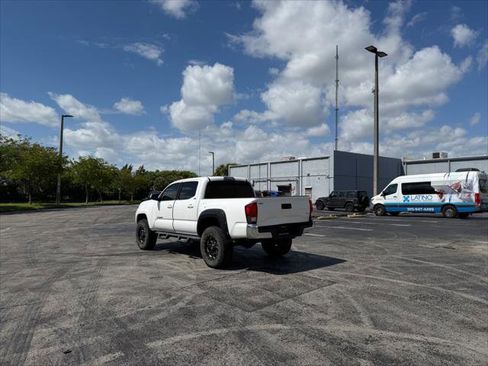 Used 2019 Toyota Tacoma SR5 RWD image 4