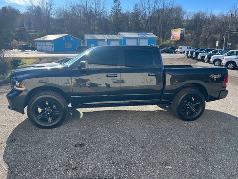 Used 2017 RAM 1500 Sport w/ Black Ram 1500 Sport Group image 5