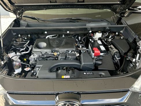 Used 2024 Toyota RAV4 XLE FWD image 40