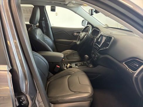 Used 2019 Jeep Cherokee Limited w/ Luxury Group AWD/4WD image 23