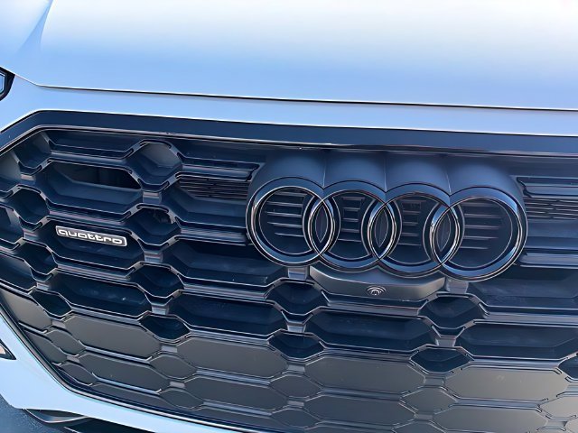 Used 2024 Audi Q5 e Premium Plus w/ Premium Plus Package AWD/4WD image 9