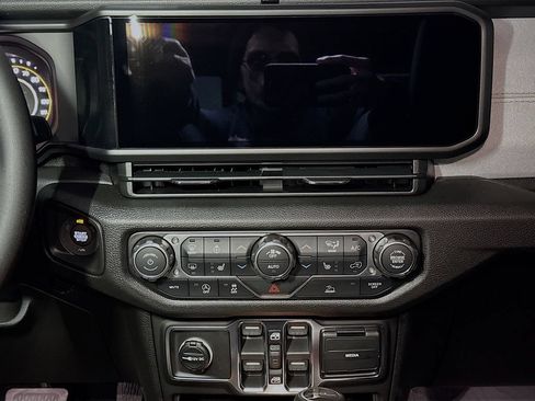 New 2026 Jeep Gladiator Sport AWD/4WD image 8