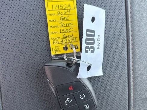 Used 2024 GMC Sierra 1500 AT4 w/ Technology Package AWD/4WD image 35