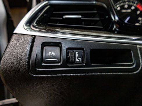 Used 2020 Cadillac XT5 Premium Luxury image 16