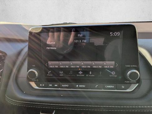 Used 2023 Nissan Rogue S image 15