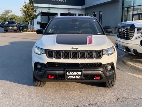 Used 2025 Jeep Compass Trailhawk AWD/4WD image 2