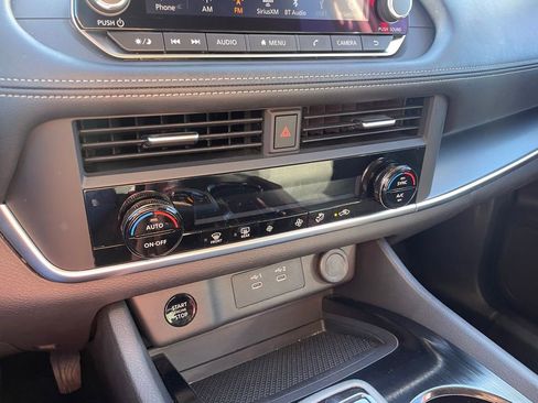 Used 2025 Nissan Rogue SV image 18