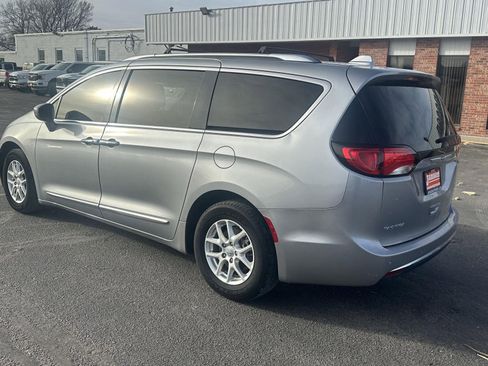 Used 2020 Chrysler Pacifica Touring-L image 2