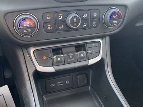 Used 2023 GMC Terrain SLE w/ Driver Convenience Package image 20