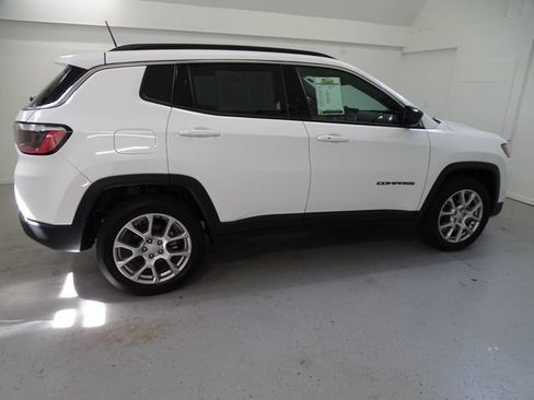 Used 2023 Jeep Compass Latitude AWD/4WD image 22