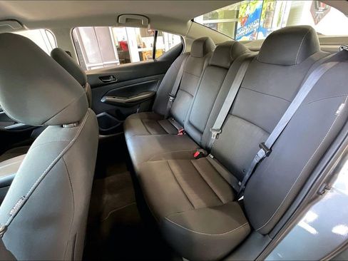 Used 2025 Nissan Altima 2.5 SV image 14