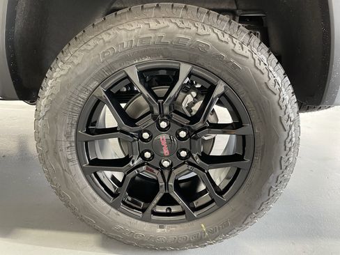 New 2025 GMC Canyon AT4 image 7