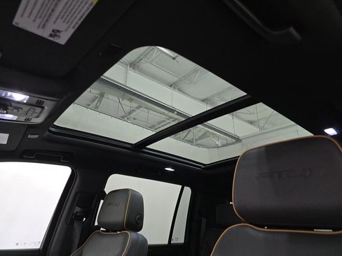 Used 2023 GMC Yukon XL AT4 image 8