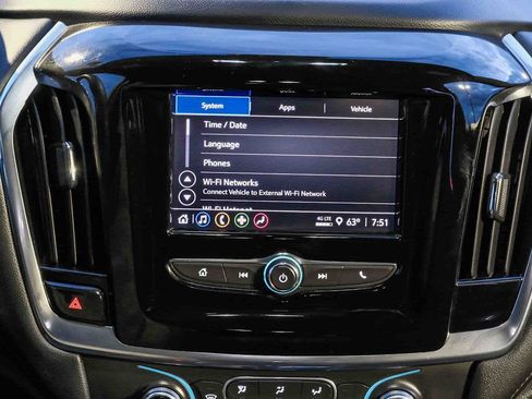 Used 2023 Chevrolet Traverse LT FWD image 15