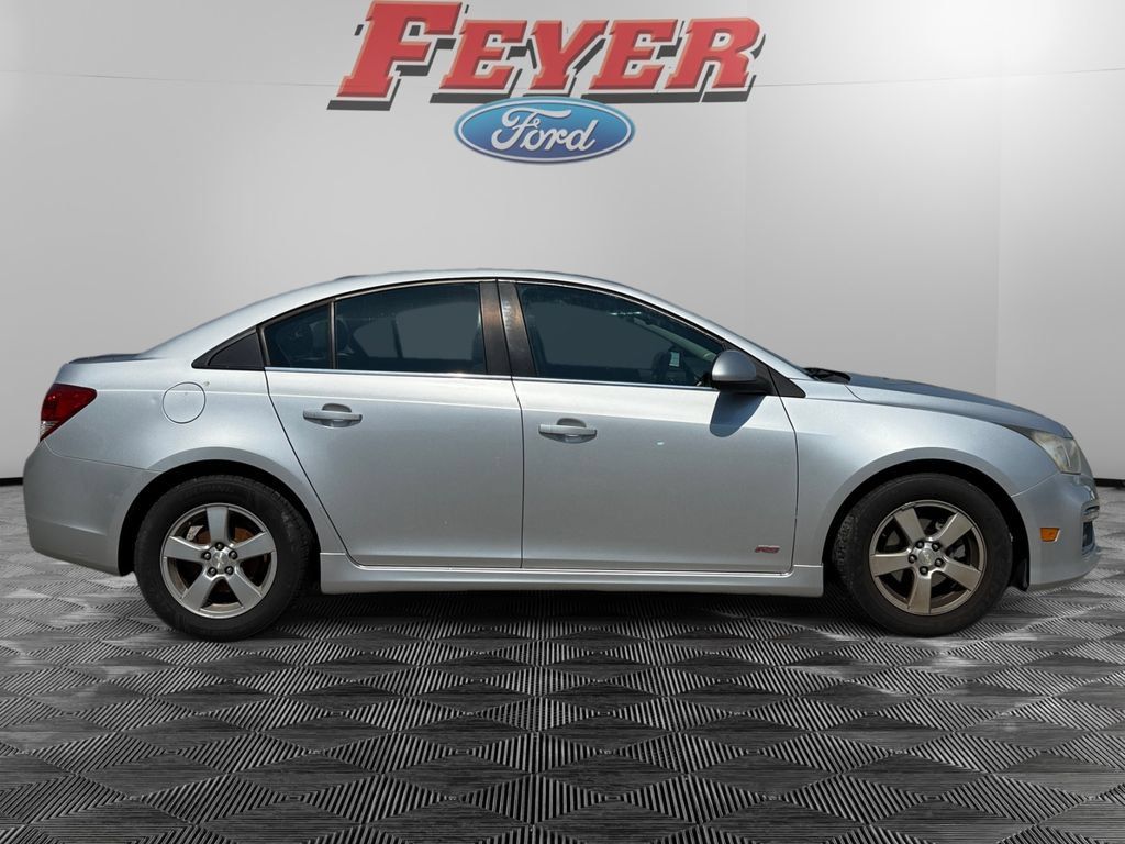 Used 2015 Chevrolet Cruze LT w/ Sun And Sound Package FWD image 6