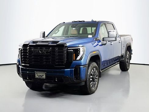New 2026 GMC Sierra 2500 Denali Ultimate w/ LPO, Black Badging Package image 3