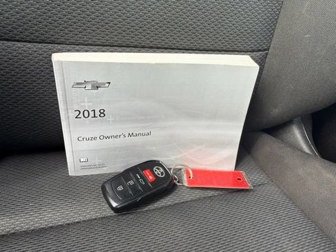 Used 2018 Chevrolet Cruze LT w/ Convenience Package FWD image 22
