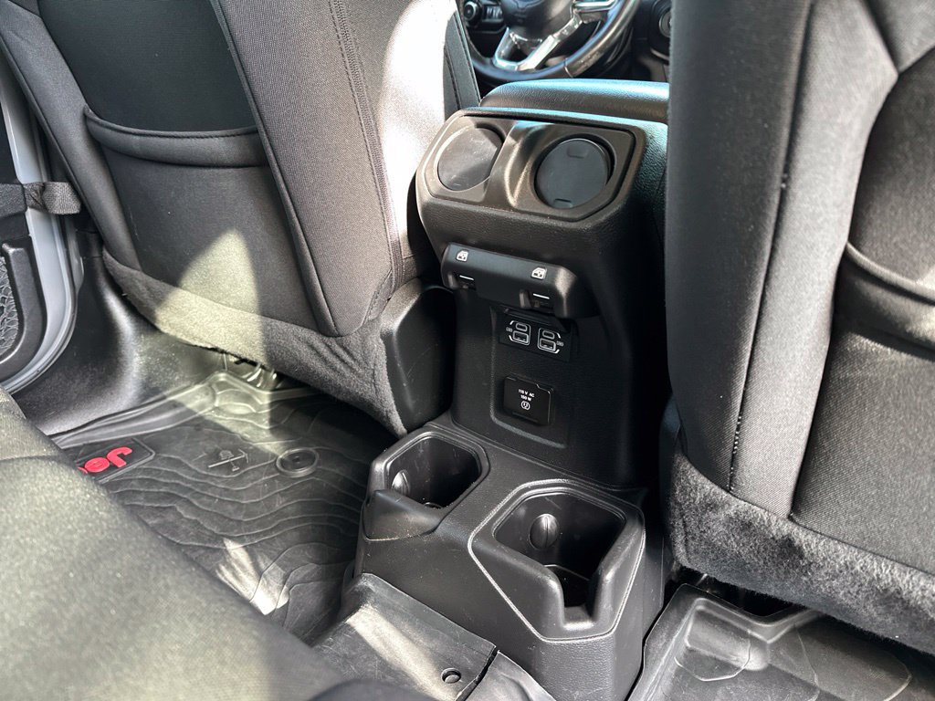 Used 2022 Jeep Wrangler Unlimited Sahara w/ LED Lighting Group AWD/4WD image 24