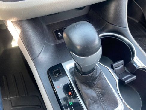 Used 2015 Toyota Highlander Limited AWD/4WD image 23