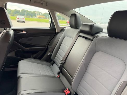 Used 2025 Volkswagen Jetta SE FWD image 28